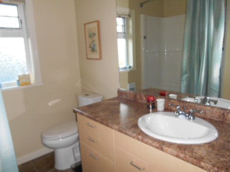 4 pc four piece bathroom Carriage House rental Mt. Tolmie Victoria