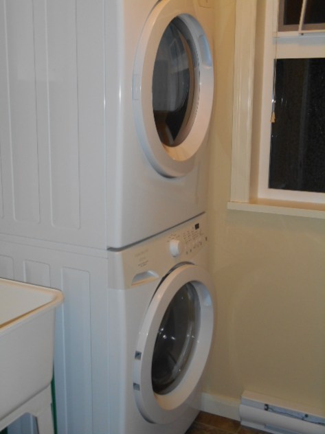 full sized HE high efficiency washer, dryer, laundry sink Carriage House rental Mt. Tolmie Victoria